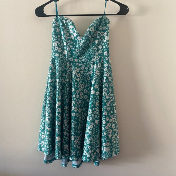Strapless Blue and White Floral Dress Urban Outfitters - Picture 1 of 6